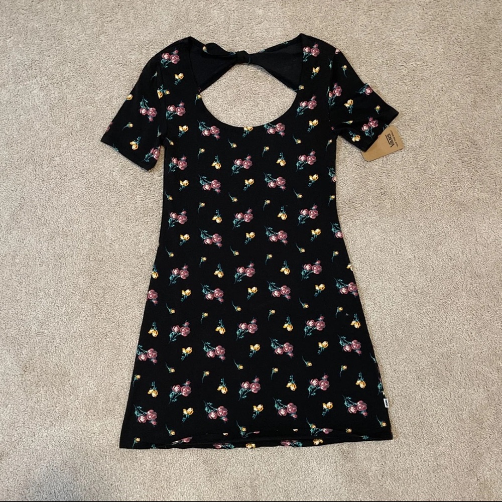 Black Floral Keyhole Shift Dress